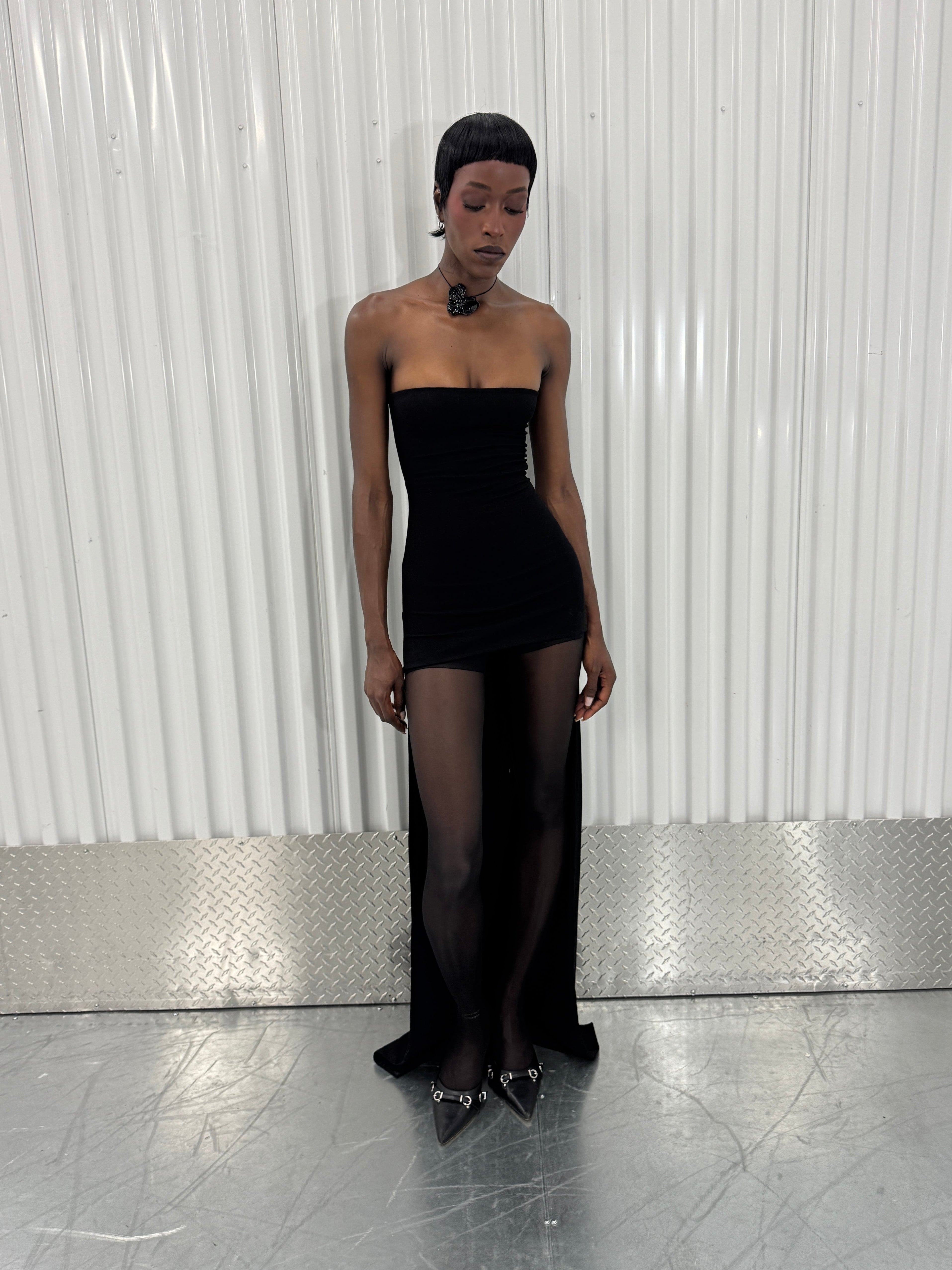 fancí club young woman with lily dress