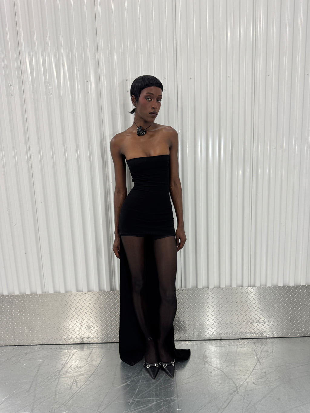 fancí club young woman with lily dress