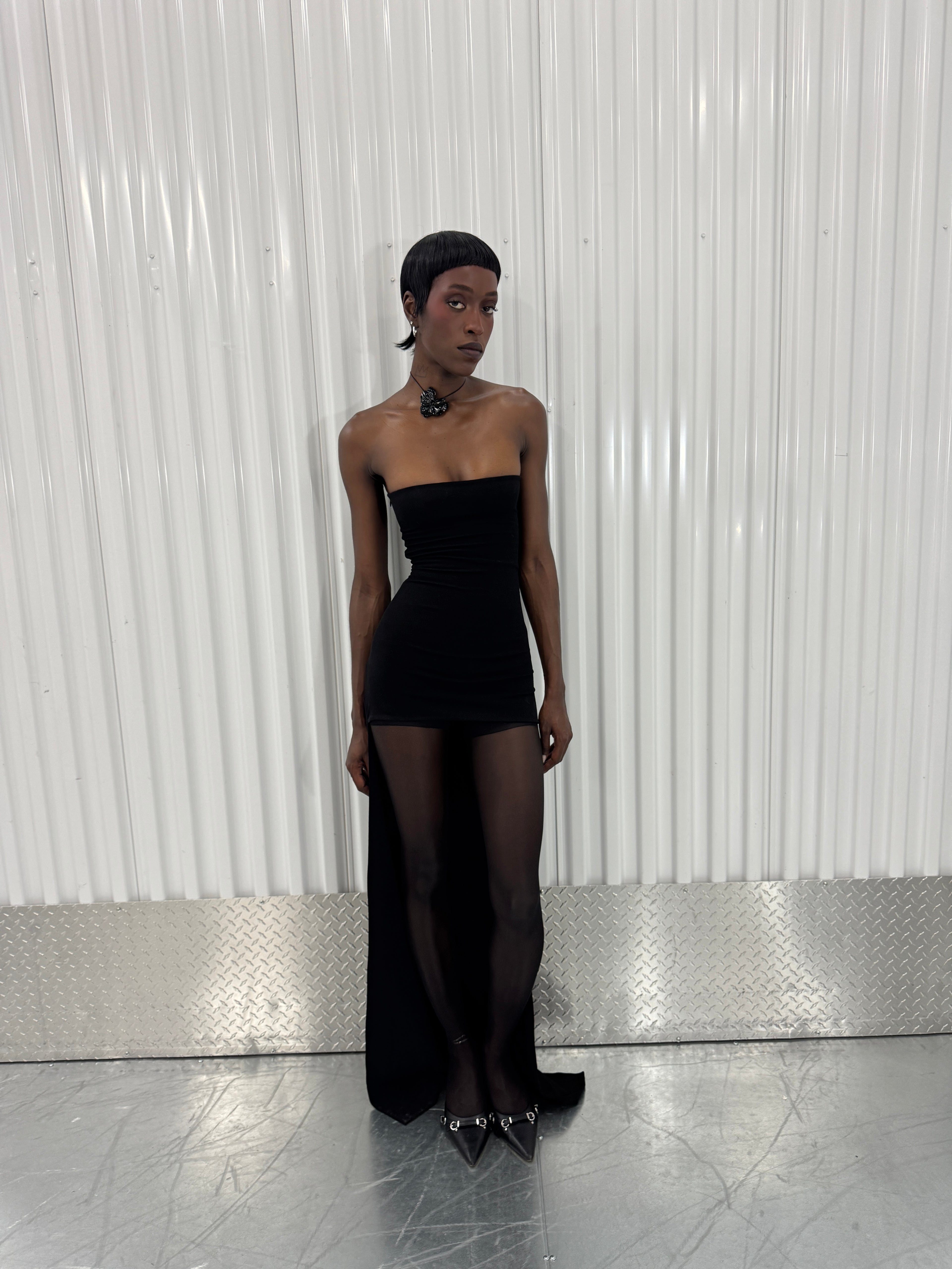 fancí club young woman with lily dress