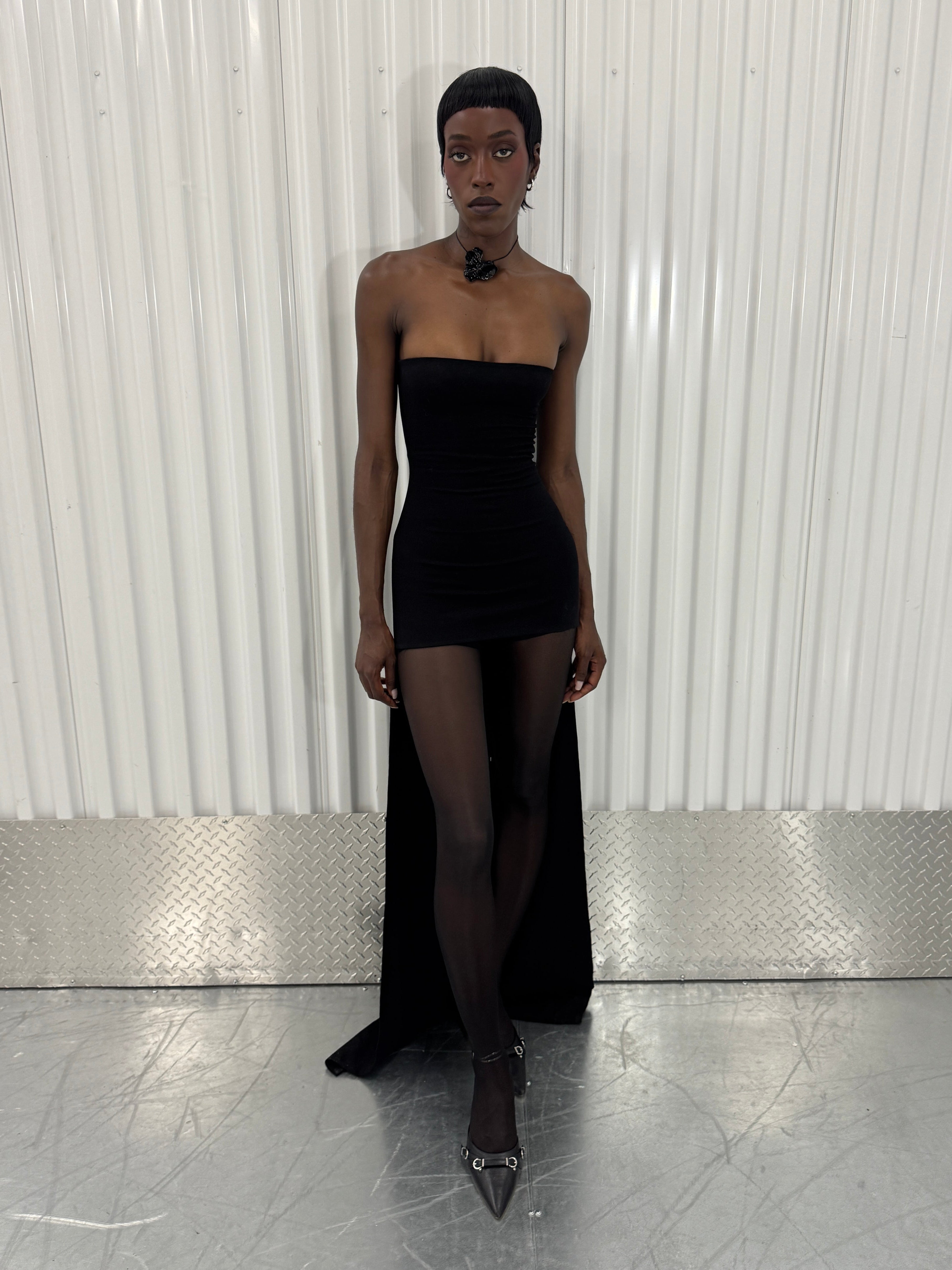 fancí club young woman with lily dress