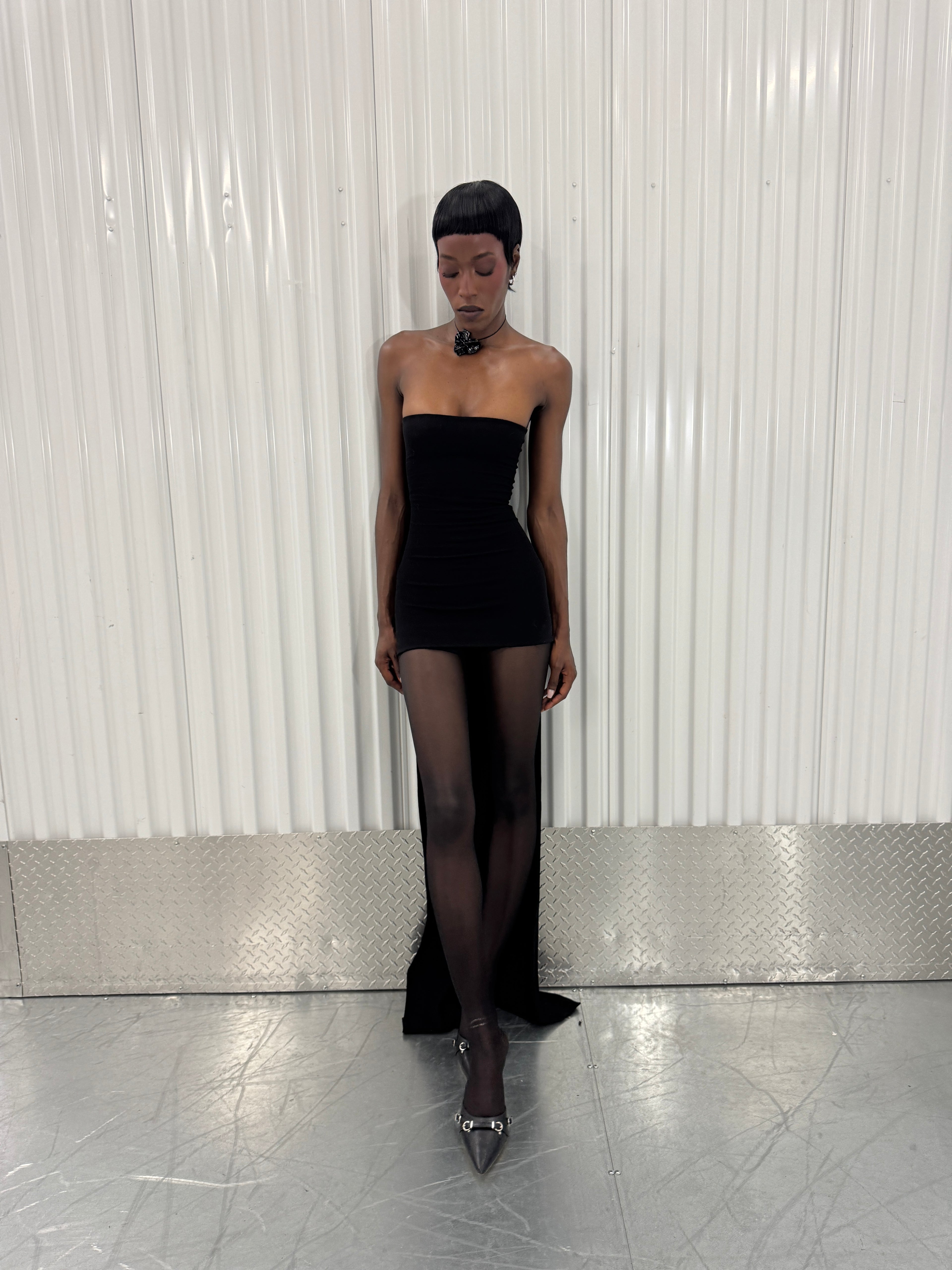 fancí club young woman with lily dress